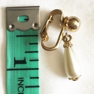 Sarah Coventry Jewelry - SARAH COVENTRY 80S DROP FAUX PEARL EARRINGS Sarah Coventry Jewelry - SARAH COVENTRY 80S DROP FAUX PEARL EARRINGS